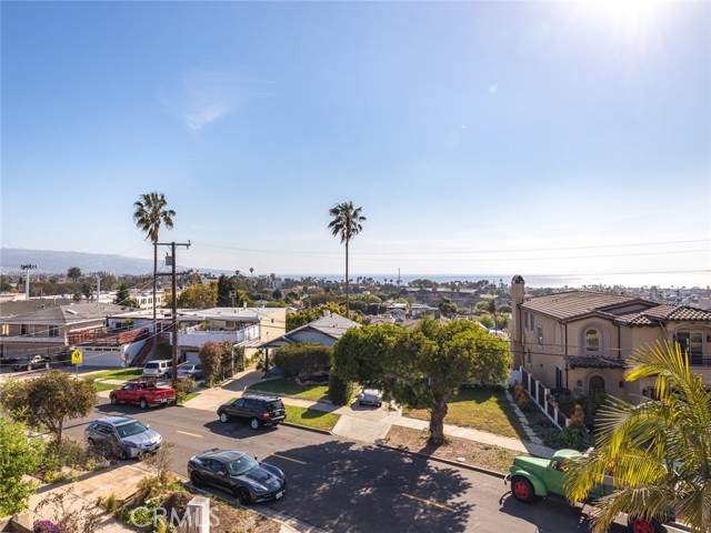 518 Helberta Avenue, Redondo Beach, California 90277, 4 Bedrooms Bedrooms, ,2 BathroomsBathrooms,Residential,Sold,Helberta,SB21043210