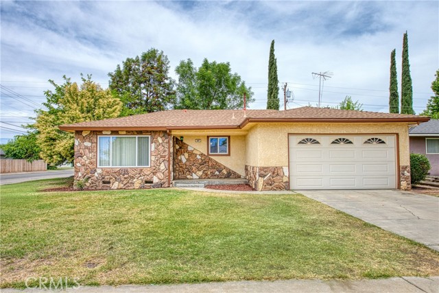 Detail Gallery Image 1 of 1 For 527 W Beverly Dr, Fresno,  CA 93612 - 3 Beds | 2 Baths