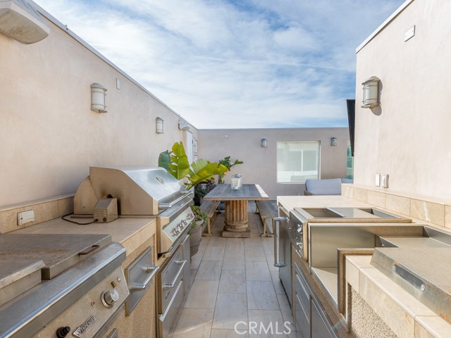 410 31st Street, Manhattan Beach, California 90266, 3 Bedrooms Bedrooms, ,2 BathroomsBathrooms,Residential,Sold,31st,SB20024556