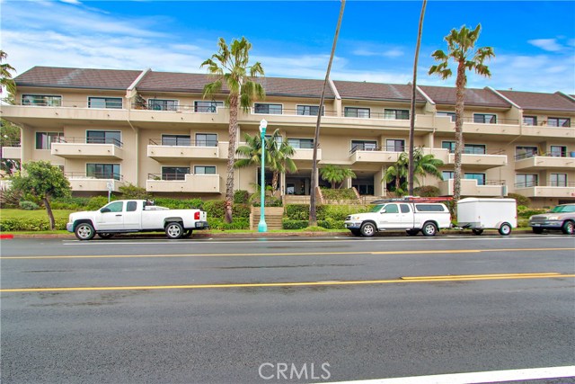 700 Esplanade, Redondo Beach, California 90277, 3 Bedrooms Bedrooms, ,2 BathroomsBathrooms,Residential,Sold,Esplanade,SB18014661