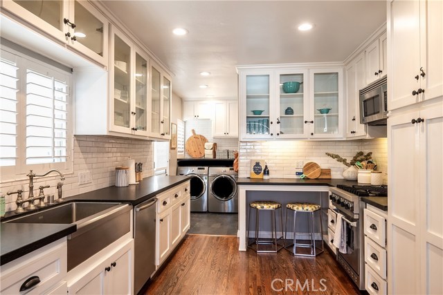 330 28th Street, Hermosa Beach, California 90254, 3 Bedrooms Bedrooms, ,2 BathroomsBathrooms,Residential,Sold,28th,SB19223758
