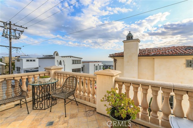 123 29th Street, Hermosa Beach, California 90254, 5 Bedrooms Bedrooms, ,5 BathroomsBathrooms,Residential,Sold,29th,SB20099195