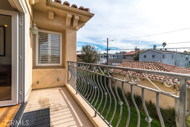 700 36th Street, Manhattan Beach, California 90266, 4 Bedrooms Bedrooms, ,3 BathroomsBathrooms,Residential,Sold,36th,SB19004820