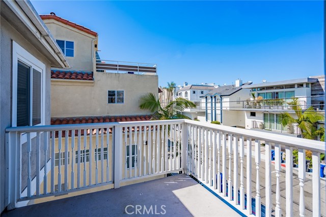 546 11th Street, Hermosa Beach, California 90254, 2 Bedrooms Bedrooms, ,2 BathroomsBathrooms,Residential,Sold,11th,SB19163197