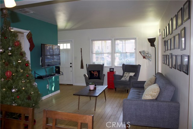 2 Bed Home for Sale in Lake Balboa, California