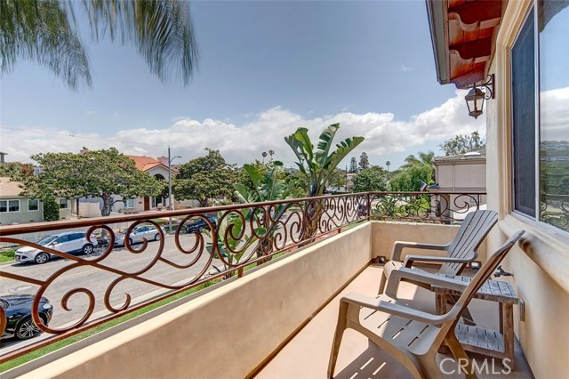 511 N Maria Avenue, Redondo Beach, California 90277, 4 Bedrooms Bedrooms, ,2 BathroomsBathrooms,Residential,Sold,N Maria,SB17103016