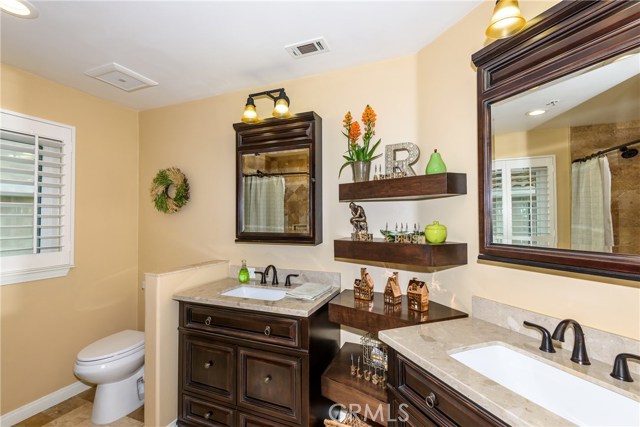 Double sinks in the Master Bath