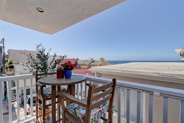 Top Floor Ocean View Entertaining Balcony Area.
