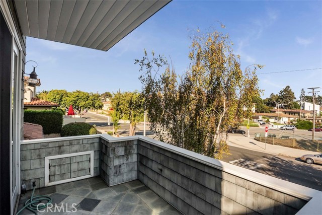 705 Juanita Avenue, Redondo Beach, California 90277, 5 Bedrooms Bedrooms, ,4 BathroomsBathrooms,Residential,Sold,Juanita,SB18058838