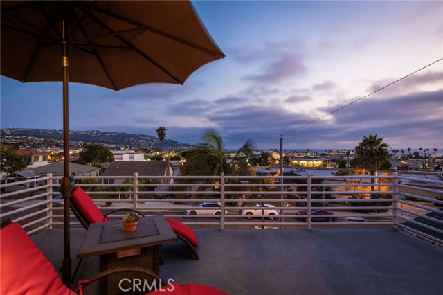 323 Avenue G, Redondo Beach, California 90277, 4 Bedrooms Bedrooms, ,1 BathroomBathrooms,Residential,Sold,Avenue G,PV21158630