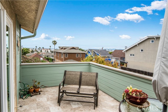 211 Helberta Avenue, Redondo Beach, California 90277, 2 Bedrooms Bedrooms, ,2 BathroomsBathrooms,Residential,Sold,Helberta,SB20006605