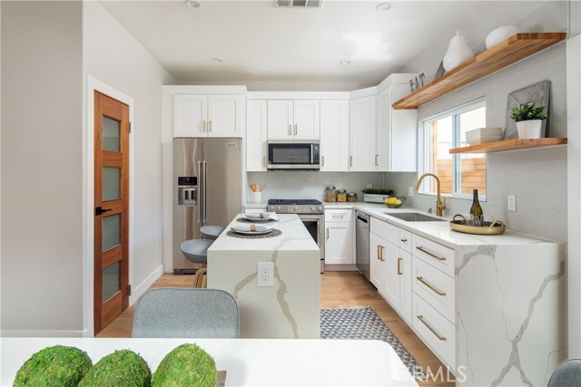 308 Francisca Avenue, Redondo Beach, California 90277, 4 Bedrooms Bedrooms, ,3 BathroomsBathrooms,Residential,Sold,Francisca,SB19268645