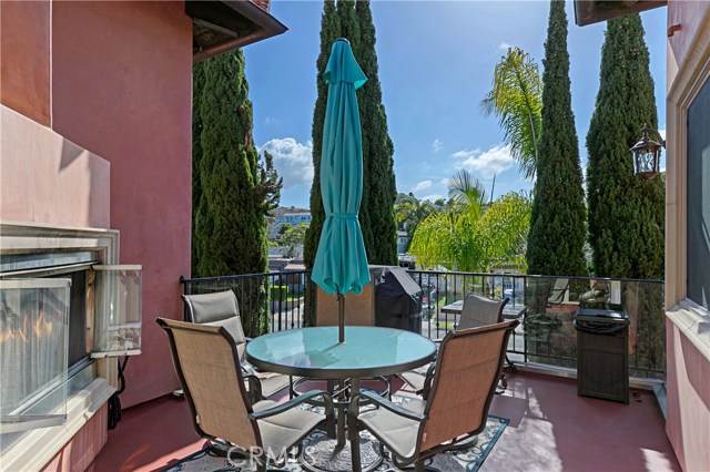 615 Pacific Coast, Redondo Beach, California 90277, 3 Bedrooms Bedrooms, ,3 BathroomsBathrooms,Residential,Sold,Pacific Coast,SB20095502