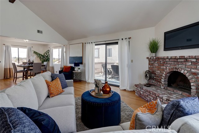 2513 Voorhees Avenue, Redondo Beach, California 90278, 2 Bedrooms Bedrooms, ,2 BathroomsBathrooms,Residential,Sold,Voorhees,SB18186536