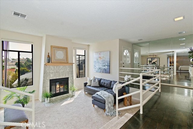 1287 7th Place, Hermosa Beach, California 90254, 4 Bedrooms Bedrooms, ,3 BathroomsBathrooms,Residential,Sold,7th,TR19240895