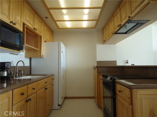 615 Esplanade, Redondo Beach, California 90277, 1 Bedroom Bedrooms, ,1 BathroomBathrooms,Residential,Sold,Esplanade,PV17119057