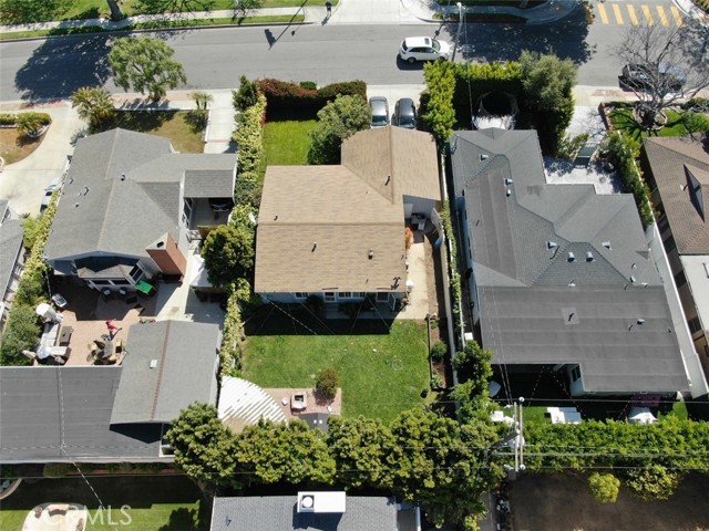 1209 Meadows Avenue, Manhattan Beach, California 90266, 3 Bedrooms Bedrooms, ,1 BathroomBathrooms,Residential,Sold,Meadows,SB21082507