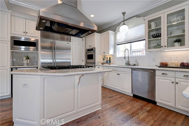 Open kitchen with center island