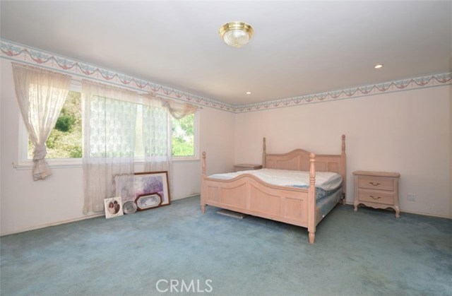 Spacious Master Bedroom Upstairs Spacious Master Bedroom Upstairs