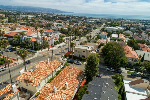 702 Juanita Avenue, Redondo Beach, California 90277, 4 Bedrooms Bedrooms, ,3 BathroomsBathrooms,Residential,Sold,Juanita,PV17180405