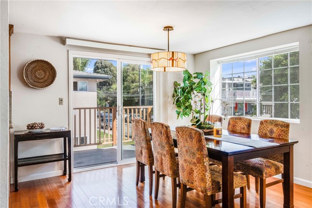 1427 12th Street, Manhattan Beach, California 90266, 2 Bedrooms Bedrooms, ,3 BathroomsBathrooms,Residential,Sold,12th,SB21102526