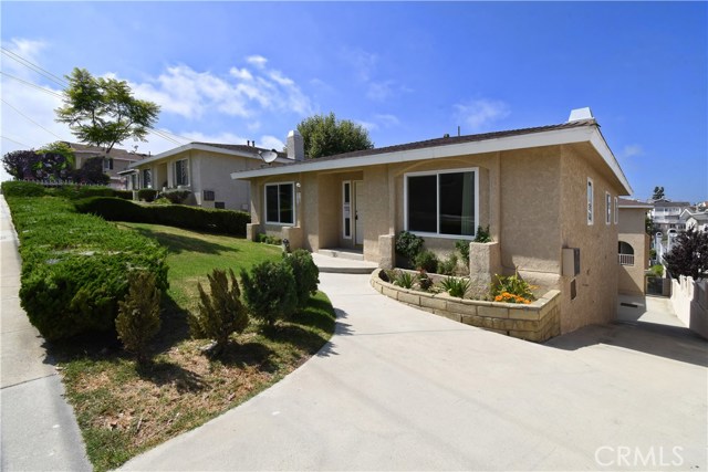 1923 Voorhees Avenue, Redondo Beach, California 90278, ,Residential Income,Sold,Voorhees,PV20036112