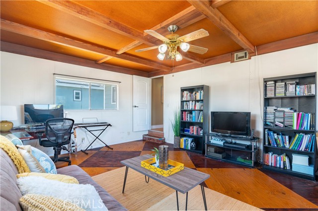 2409 Blossom Lane, Redondo Beach, California 90278, 3 Bedrooms Bedrooms, ,1 BathroomBathrooms,Residential,Sold,Blossom,SB21122284