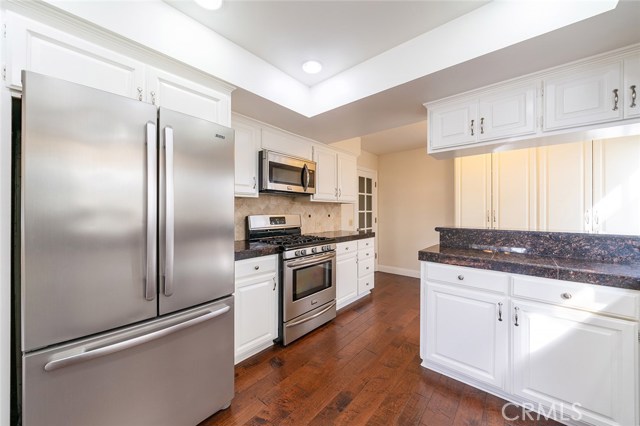 Recessed ceiling and elegant finishes.