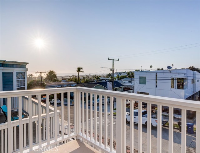 1054 10th Street, Hermosa Beach, California 90254, 3 Bedrooms Bedrooms, ,3 BathroomsBathrooms,Residential,Sold,10th,SB20177379