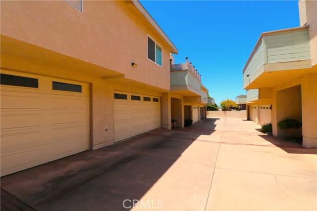 211 Helberta Avenue, Redondo Beach, California 90277, 2 Bedrooms Bedrooms, ,2 BathroomsBathrooms,Residential,Sold,Helberta,RS19118190