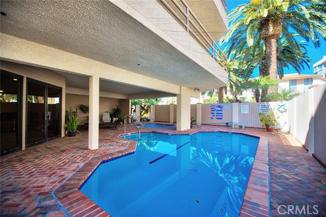 512 Esplanade, Redondo Beach, California 90277, 2 Bedrooms Bedrooms, ,2 BathroomsBathrooms,Residential,Sold,Esplanade,IN17223458