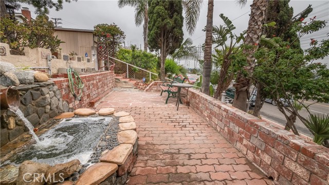 Fountain on middle terrace
