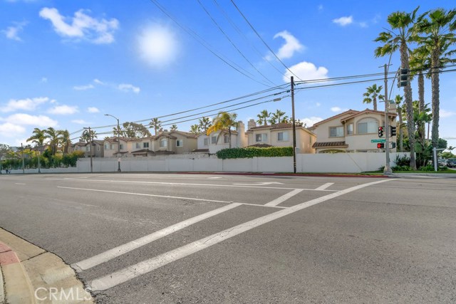 Just about a mile to the beach and walk to Alta Vista Park and Elementary School, Parras Middle School, RUHS, Wilderness Park (and Moon Donuts ;) Just about a mile to the beach and walk to Alta Vista Park and Elementary School, Parras Middle School, RUHS, Wilderness Park (and Moon Donuts ;)