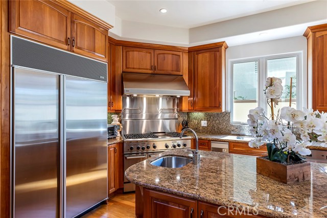 Enjoy every meal and celebration in this luxurious kitchen.