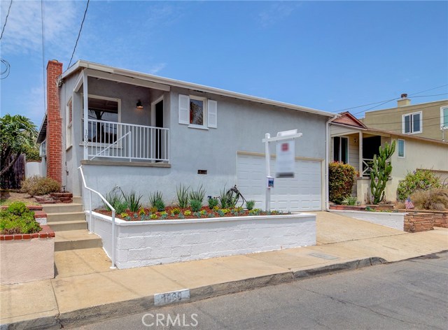 1039 8th Street, Hermosa Beach, California 90254, 2 Bedrooms Bedrooms, ,1 BathroomBathrooms,Residential,Sold,8th,SB18161581