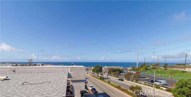 460 Rosecrans Avenue, Manhattan Beach, California 90266, 3 Bedrooms Bedrooms, ,2 BathroomsBathrooms,Residential,Sold,Rosecrans,SB18057856