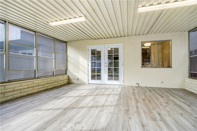 400 sq. ft. of bonus space in SUNROOM!!