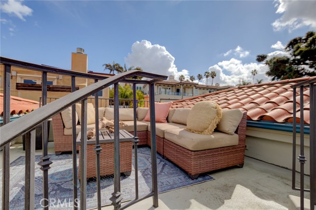 920 2nd Street, Hermosa Beach, California 90254, 4 Bedrooms Bedrooms, ,3 BathroomsBathrooms,Residential,Sold,2nd,SB21052534