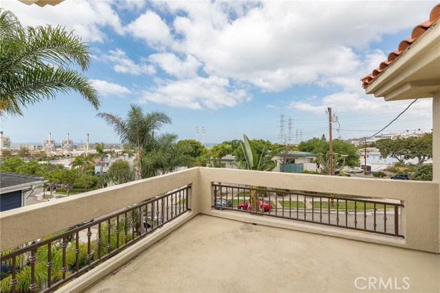 727 Lucia Avenue, Redondo Beach, California 90277, 3 Bedrooms Bedrooms, ,2 BathroomsBathrooms,Residential,Sold,Lucia,SB17222950