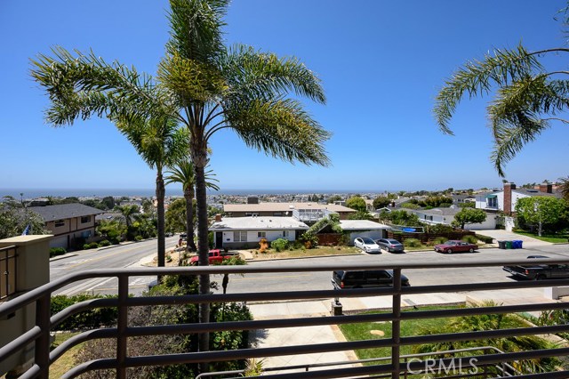 204 Poinsettia Avenue, Manhattan Beach, California 90266, 4 Bedrooms Bedrooms, ,3 BathroomsBathrooms,Residential,Sold,Poinsettia,SB20091825