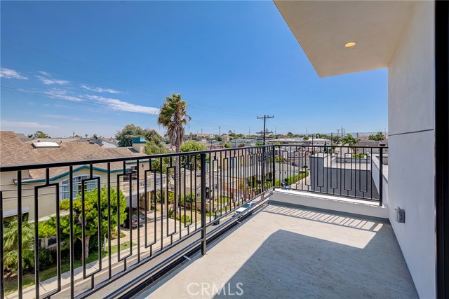 1809 Green Lane, Redondo Beach, California 90278, 5 Bedrooms Bedrooms, ,5 BathroomsBathrooms,Residential,Sold,Green,PV19214321