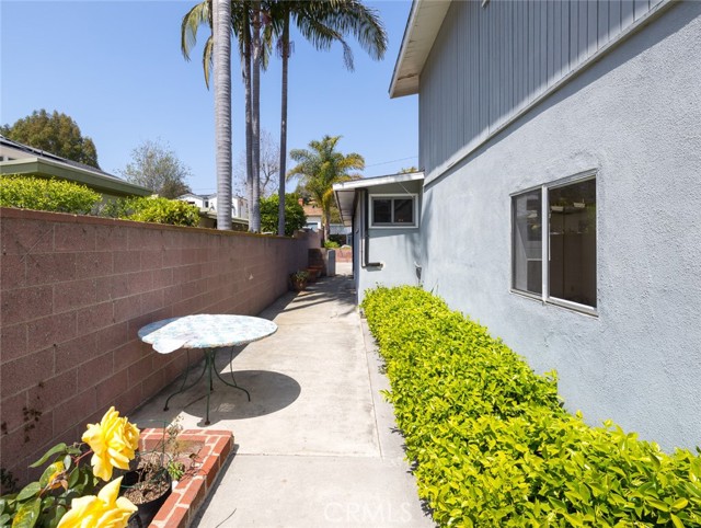 562 31st Street, Manhattan Beach, California 90266, 4 Bedrooms Bedrooms, ,3 BathroomsBathrooms,Residential,Sold,31st,SB21032362