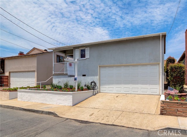 1039 8th Street, Hermosa Beach, California 90254, 2 Bedrooms Bedrooms, ,1 BathroomBathrooms,Residential,Sold,8th,SB18161581