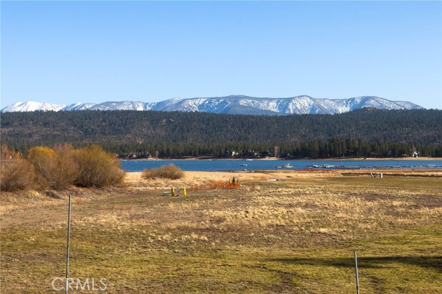 Relax on your back deck and enjoy amazing panoramic views of Big Bear lake and the San Gorgonio Mountain top.