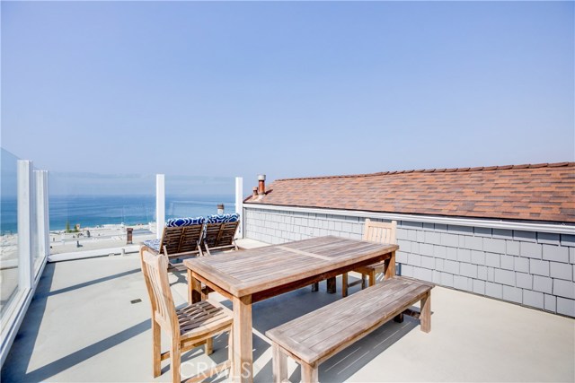 225 15th Street, Manhattan Beach, California 90266, 4 Bedrooms Bedrooms, ,1 BathroomBathrooms,Residential,Sold,15th,SB20180617