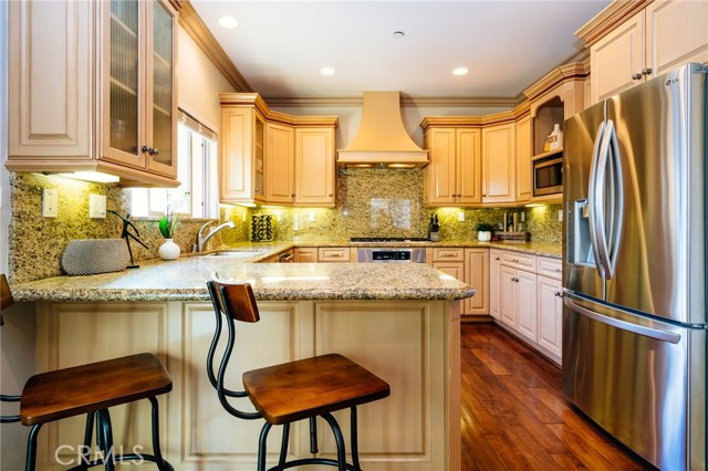 The breakfast counter is a convenience found at the kitchen.