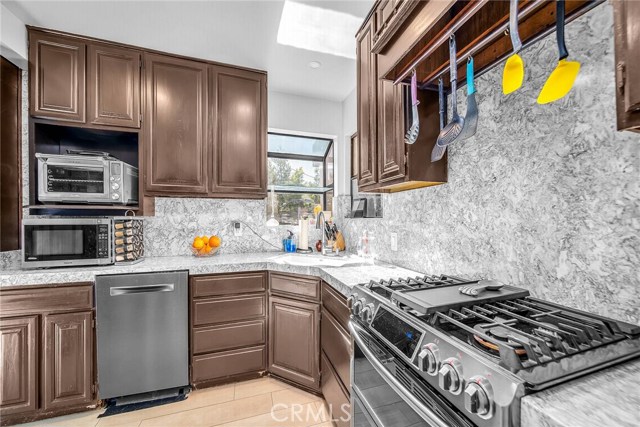 4 Bed Home for Sale in Hawthorne, California