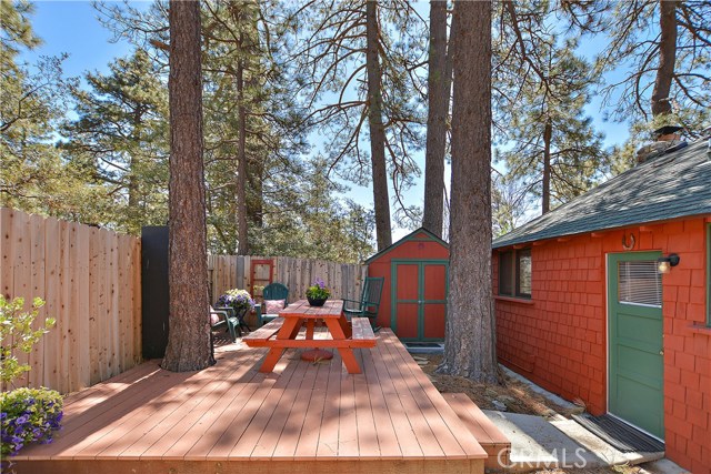 Fenced in backyard...perfect for family dinners or morning coffee!