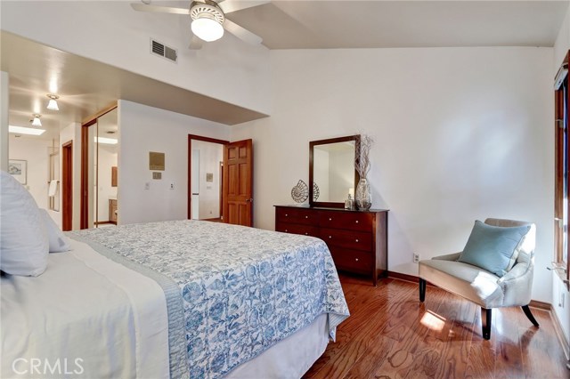 22 Dover Place, Manhattan Beach, California 90266, 2 Bedrooms Bedrooms, ,2 BathroomsBathrooms,Residential,Sold,Dover,SB18247176