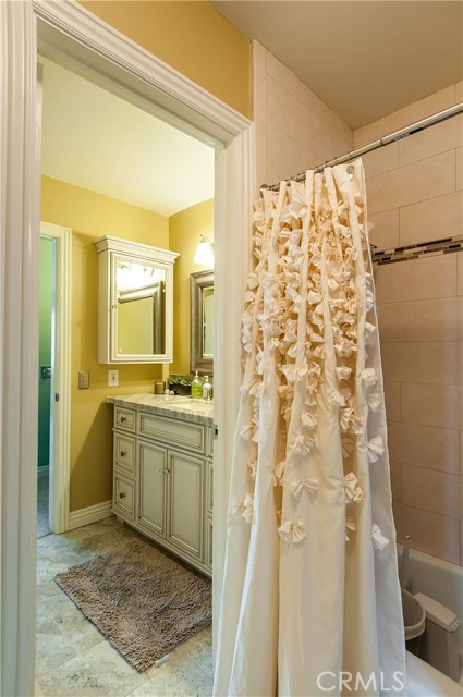 Tub and shower of Master Bedroom(s)...